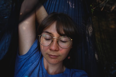 Blue collar T-shirt lying in a hammock black woman
